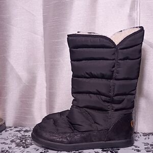 Cozy Black Quilted Winter Boots